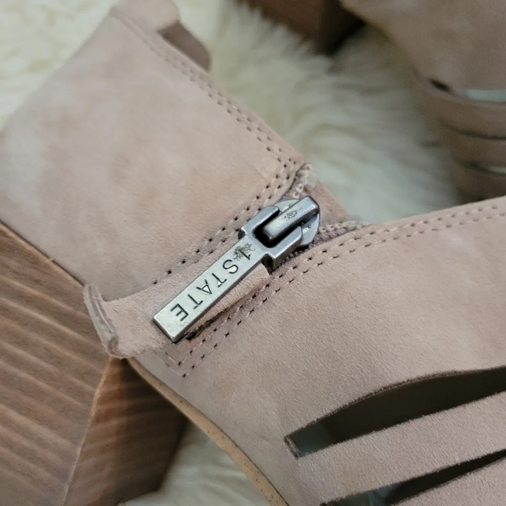 1.State Cutout Ankle Arnet Booties Sand 9